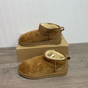 Use women UGG Classic Ultra Mini Boots size 9